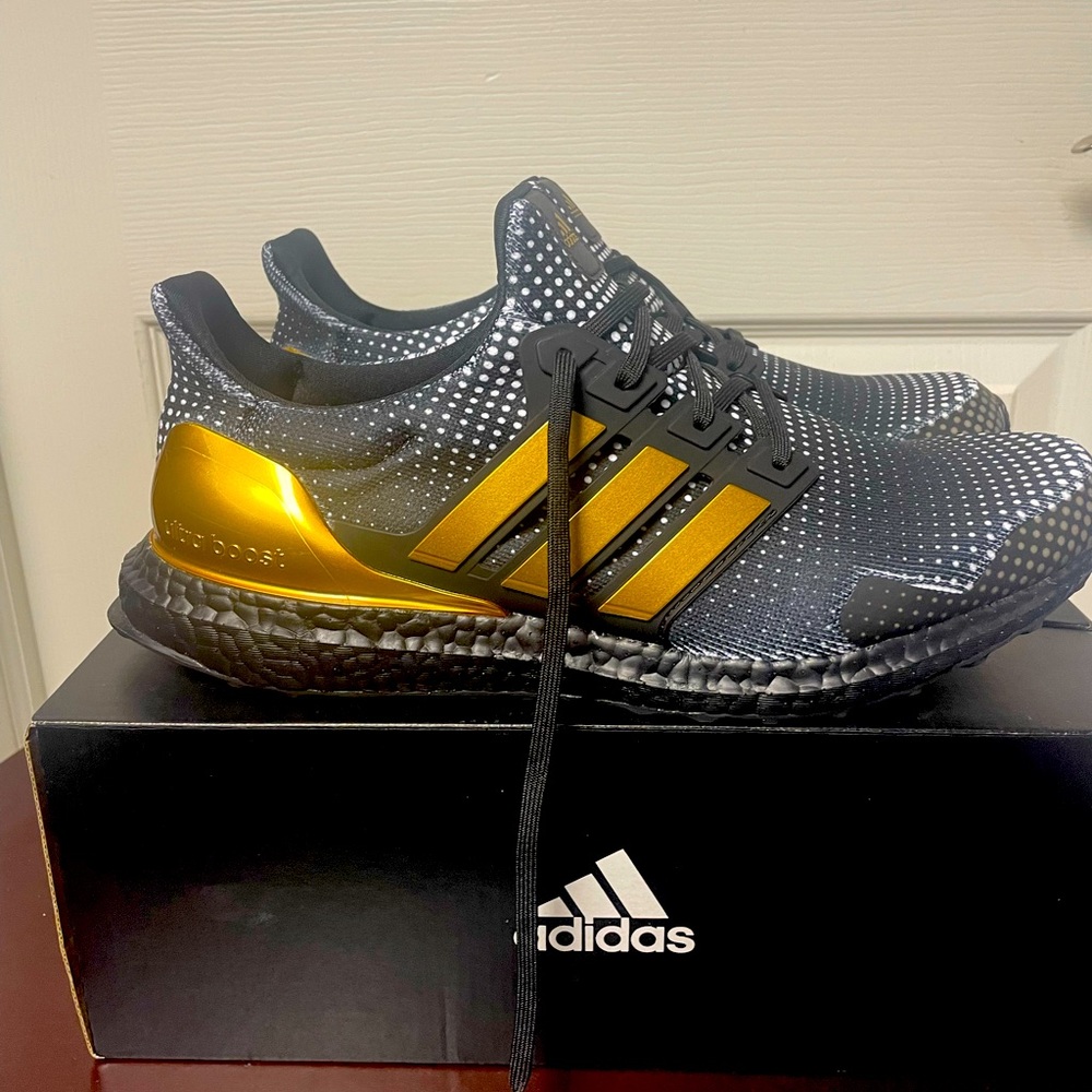 ADIDAS ULTRABOOST MAHOMES SHOE